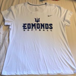 Nike dri-fit XXL women’s tee GUC EDCC softball